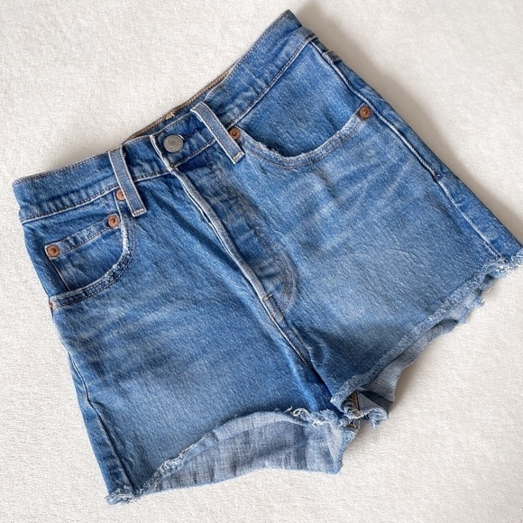 Levi's Ribcage Shorts - Picture 12 of 12